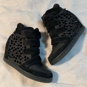 Sneaker wedges